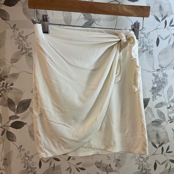 ✨ Saturn Mini Skirt✨ - Picture 4 of 5